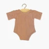 Minikane Romper Geribbeld - Brown Suger -Speelgoed Voor Kinderen Winkel minikane minikane romper geribbeld brown suger