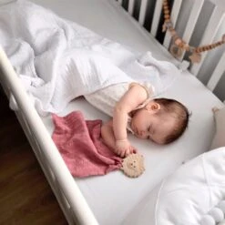 Tikiri Knuffeldoekje Met Bijtspeeltje - Leeuw -Speelgoed Voor Kinderen Winkel tikiri tikiri knuffeldoekje met bijtspeeltje leeuw 3